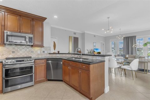Condo in Four Corners, Florida, 3 bedrooms № 2206536 - photo 13