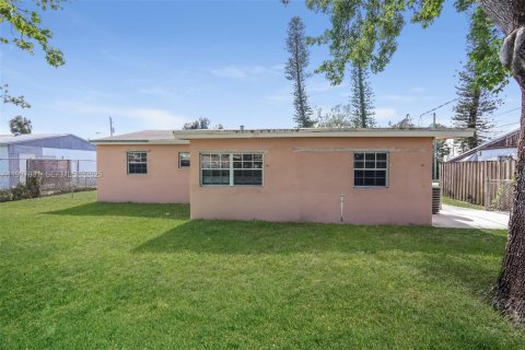 House in North Lauderdale, Florida 2 bedrooms, 93.83 sq.m. № 1994891 - photo 15