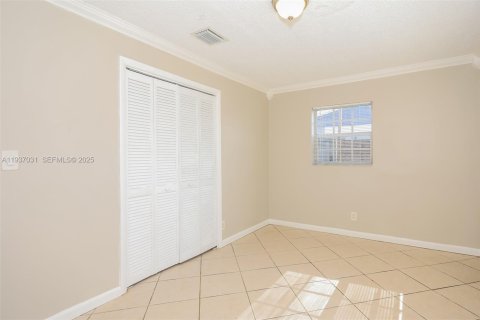 House in North Lauderdale, Florida 2 bedrooms, 93.83 sq.m. № 1994891 - photo 11