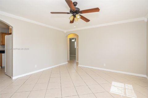 House in North Lauderdale, Florida 2 bedrooms, 93.83 sq.m. № 1994891 - photo 2