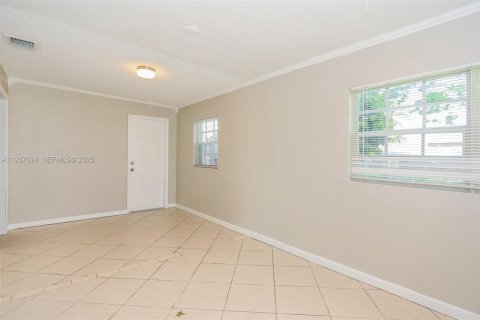 House in North Lauderdale, Florida 2 bedrooms, 93.83 sq.m. № 1994891 - photo 7