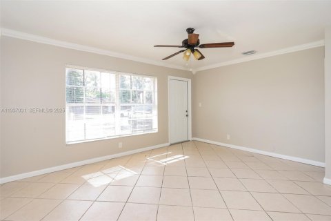 House in North Lauderdale, Florida 2 bedrooms, 93.83 sq.m. № 1994891 - photo 3