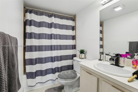 Купить кондоминиум в Лодерхилл, Флорида 2 спальни, 100.8м2, № 1994095 - фото 25