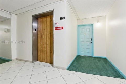 Купить кондоминиум в Лодерхилл, Флорида 2 спальни, 100.8м2, № 1994095 - фото 4