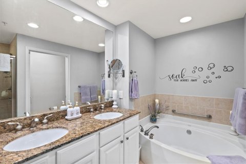 Condo in Bradenton, Florida, 2 bedrooms  № 1855816 - photo 12