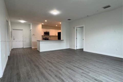 Apartamento en alquiler en Miami, Florida, 2 dormitorios, 102.75 m2 № 2025965 - foto 4