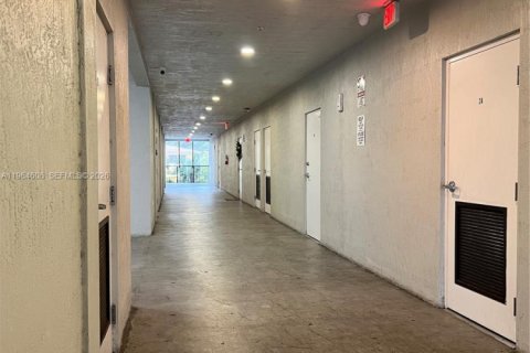 Apartamento en alquiler en Miami, Florida, 2 dormitorios, 102.75 m2 № 2025965 - foto 9