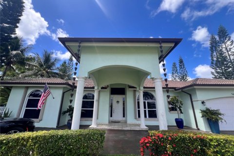 House in Miami, Florida 4 bedrooms, 229.28 sq.m. № 1794431 - photo 9