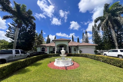 House in Miami, Florida 4 bedrooms, 229.28 sq.m. № 1794431 - photo 3