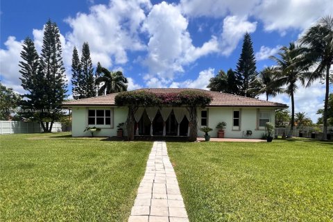 House in Miami, Florida 4 bedrooms, 229.28 sq.m. № 1794431 - photo 27