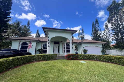 House in Miami, Florida 4 bedrooms, 229.28 sq.m. № 1794431 - photo 2