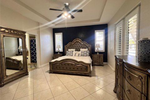 House in Miami, Florida 4 bedrooms, 229.28 sq.m. № 1794431 - photo 17