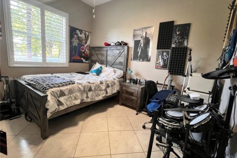 House in Miami, Florida 4 bedrooms, 229.28 sq.m. № 1794431 - photo 21
