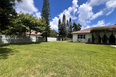 House in Miami, Florida 4 bedrooms, 229.28 sq.m. № 1794431 - photo 29