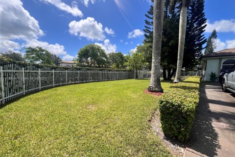 House in Miami, Florida 4 bedrooms, 229.28 sq.m. № 1794431 - photo 5