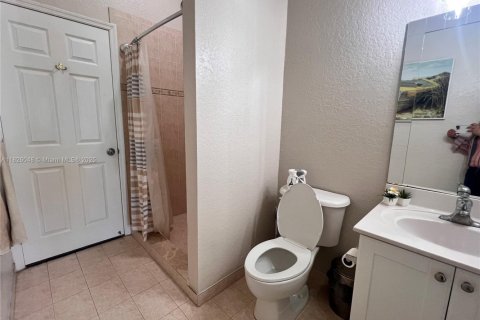 House in Miami, Florida 4 bedrooms, 229.28 sq.m. № 1794431 - photo 15