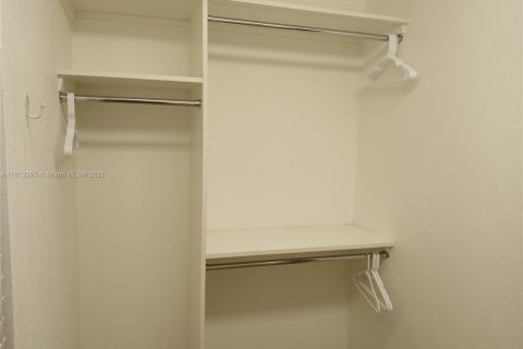 Appartement à louer à Miami, Floride: 1 chambre, 134.34 m2 № 1966840 - photo 13