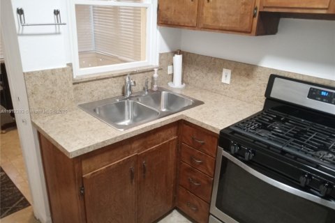 Appartement à louer à Miami, Floride: 1 chambre, 134.34 m2 № 1966840 - photo 3