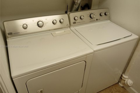 Appartement à louer à Miami, Floride: 1 chambre, 134.34 m2 № 1966840 - photo 14