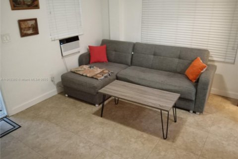 Appartement à louer à Miami, Floride: 1 chambre, 134.34 m2 № 1966840 - photo 4