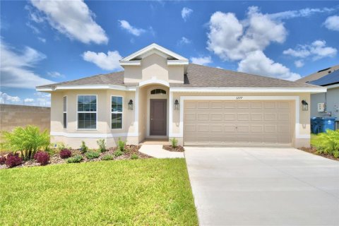 House in MAGNOLIA PARK in Haines City, Florida 3 bedrooms, 140.47 sq.m. № 1870166 - photo 1