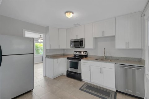 House in Orlando, Florida 2 bedrooms, 82.31 sq.m. № 2227465 - photo 21