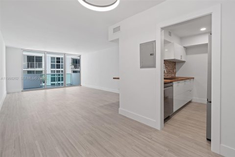 Copropriété à vendre à Miami Beach, Floride: 1 chambre, 77.76 m2 № 2028102 - photo 2