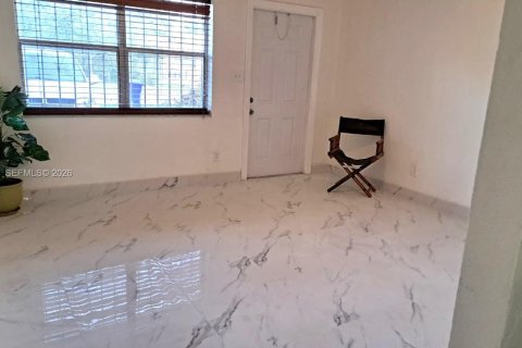 Villa ou maison à louer à Fort Lauderdale, Floride: 3 chambres, 89.74 m2 № 1999280 - photo 3