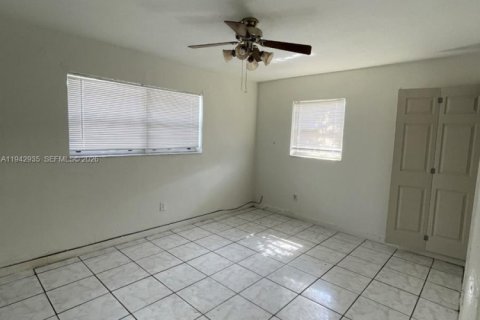 Villa ou maison à louer à Fort Lauderdale, Floride: 3 chambres, 89.74 m2 № 1999280 - photo 5