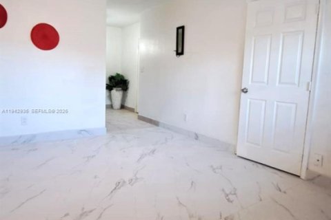 Villa ou maison à louer à Fort Lauderdale, Floride: 3 chambres, 89.74 m2 № 1999280 - photo 4
