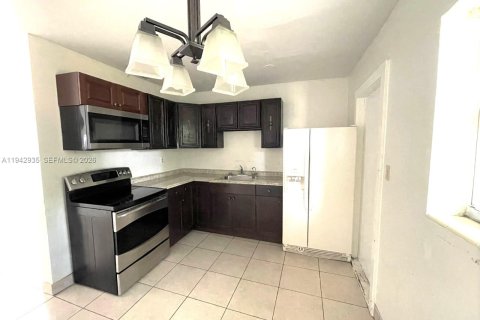 Villa ou maison à louer à Fort Lauderdale, Floride: 3 chambres, 89.74 m2 № 1999280 - photo 2