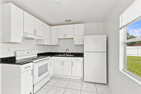 House in Saint Petersburg, Florida 3 bedrooms, 96.62 sq.m. № 2345401 - photo 7