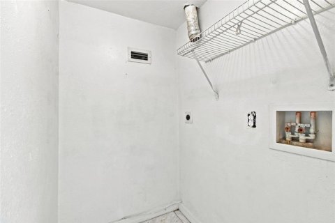House in Saint Petersburg, Florida 3 bedrooms, 96.62 sq.m. № 2345401 - photo 18