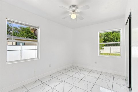 House in Saint Petersburg, Florida 3 bedrooms, 96.62 sq.m. № 2345401 - photo 16