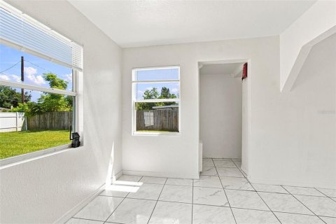 House in Saint Petersburg, Florida 3 bedrooms, 96.62 sq.m. № 2345401 - photo 9