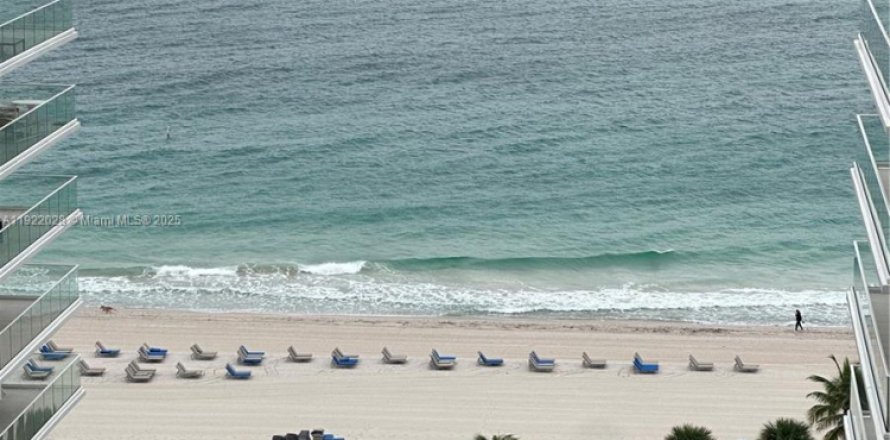 Condominio en Bal Harbour, Florida, 3 dormitorios  № 1976020