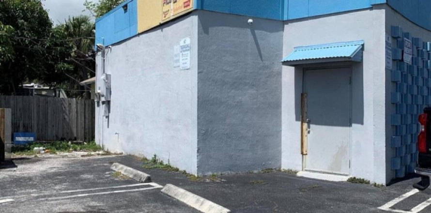 Propiedad comercial en West Palm Beach, Florida № 1080468
