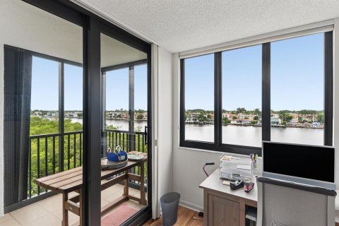 Condo in Highland Beach, Florida, 2 bedrooms № 2394936 - photo 19