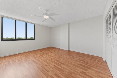 Condo in Highland Beach, Florida, 2 bedrooms № 2394936 - photo 15