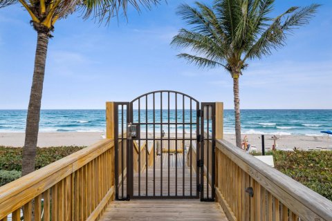 Condo in Highland Beach, Florida, 2 bedrooms № 2394936 - photo 28