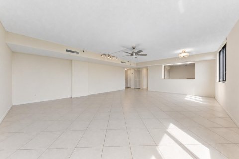 Condo in Highland Beach, Florida, 2 bedrooms № 2394936 - photo 6