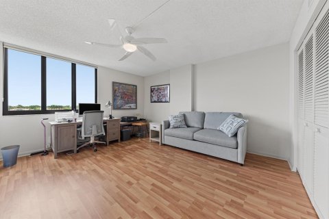 Condo in Highland Beach, Florida, 2 bedrooms № 2394936 - photo 17