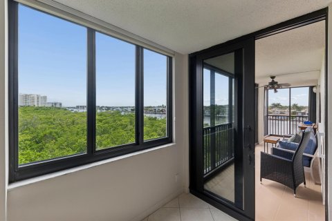 Condo in Highland Beach, Florida, 2 bedrooms № 2394936 - photo 26