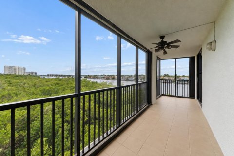 Condo in Highland Beach, Florida, 2 bedrooms № 2394936 - photo 3