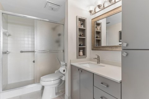 Condo in Highland Beach, Florida, 2 bedrooms № 2394936 - photo 23