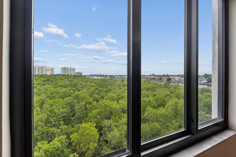Condo in Highland Beach, Florida, 2 bedrooms № 2394936 - photo 24