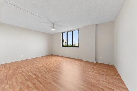 Condo in Highland Beach, Florida, 2 bedrooms № 2394936 - photo 16