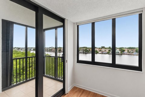 Condo in Highland Beach, Florida, 2 bedrooms № 2394936 - photo 21