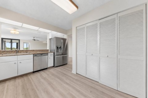 Condo in Highland Beach, Florida, 2 bedrooms № 2394936 - photo 10