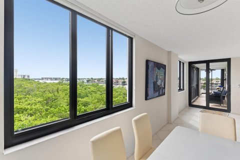 Condo in Highland Beach, Florida, 2 bedrooms № 2394936 - photo 12